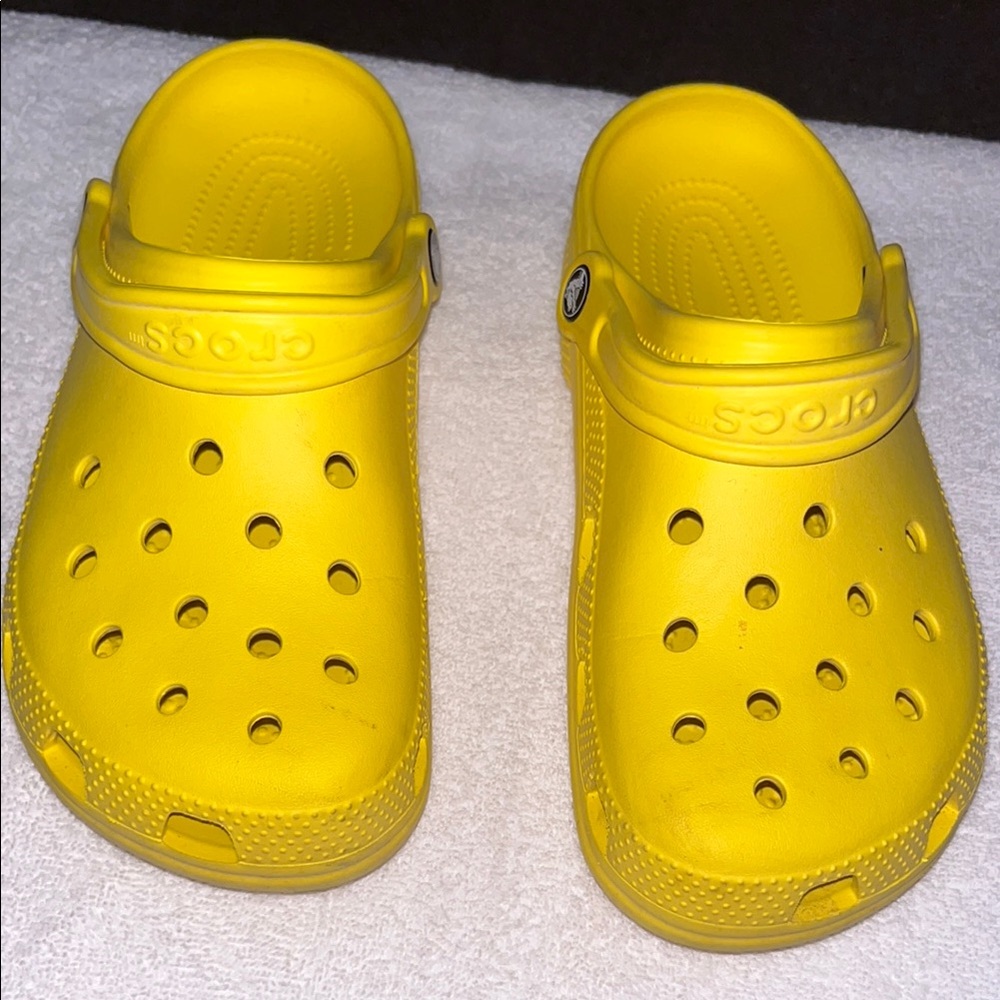 CROCS Yellow Sandals with Ventilation and Heel Strap